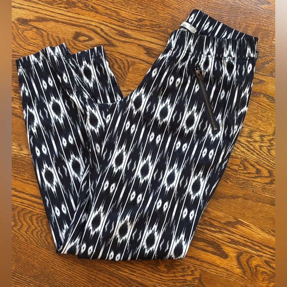 Athleta blue and white Reflection Aspire ankle pants